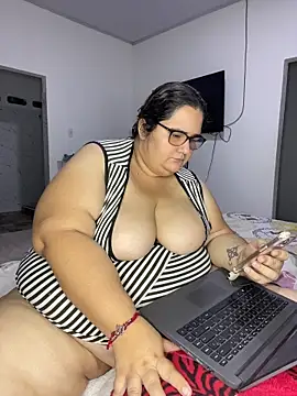 Snapshot of marianacooper1234 chatting on 05/27/26, 02:08 marianacooper1234 online show from 05/27/26, 02:08