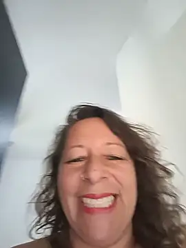 Nikki milf69 online show from 05/27/26, 06:27