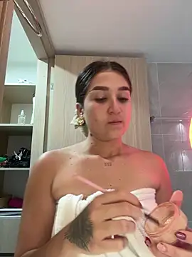 IsabelleMilan online show from 06/22/26, 01:07