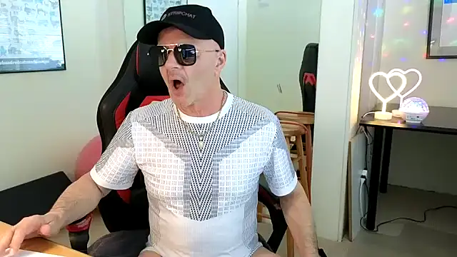 hotdadbod online show from 02/09/25, 09:39