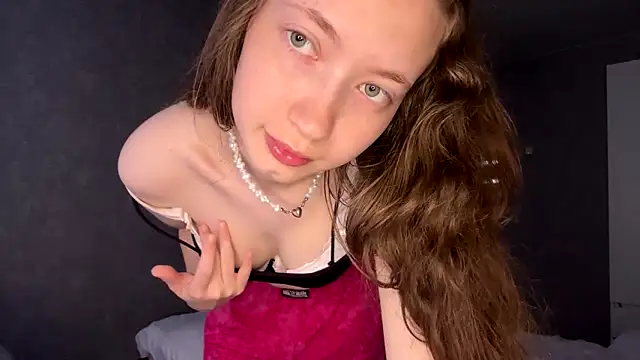 Snapshot of Emily_Mur_ chatting on 06/12/26, 05:06 Emily Mur online show from 06/12/26, 05:06