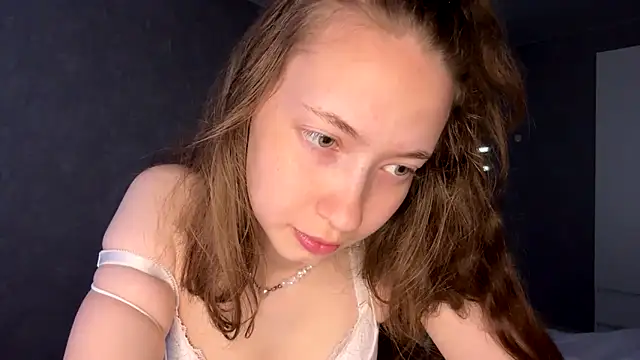 Snapshot of Emily_Mur_ chatting on 06/17/26, 05:10 Emily Mur online show from 06/17/26, 05:10