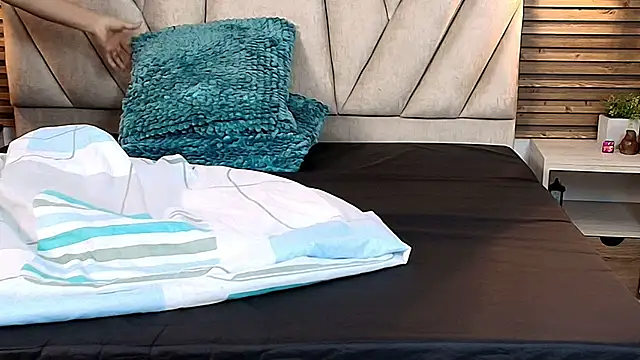 isabella luxet online show from 06/04/26, 12:33