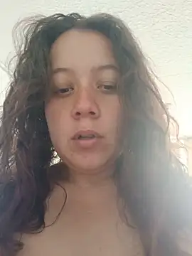 Snapshot of amaia_15 chatting on 05/16/26, 03:22 amaia 15 online show from 05/16/26, 03:22