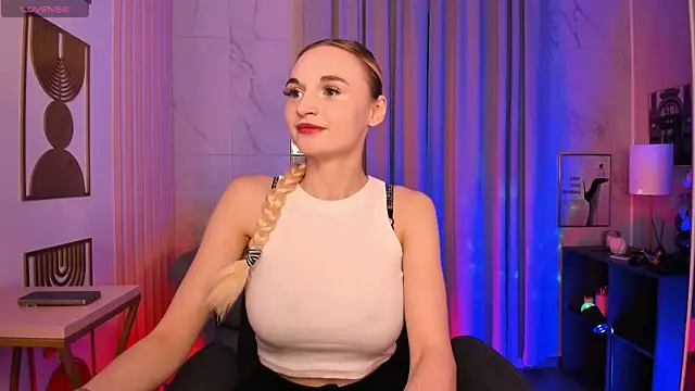 Snapshot of Mila__Lux chatting on 07/10/26, 09:06 Mila Lux online show from 07/10/26, 09:06