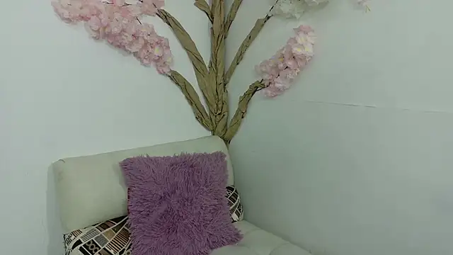 Laura  Castillo  online show from 06/10/26, 12:26