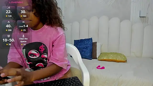 Snapshot of sashaa_26_ chatting on 06/02/26, 01:24 sashaa 26 online show from 06/02/26, 01:24