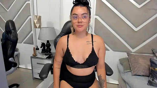 Perla Watson online show from 05/28/26, 04:32
