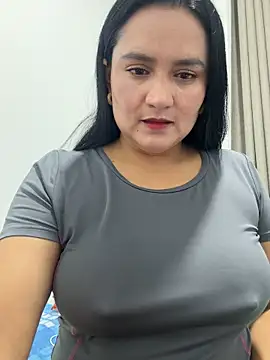 Snapshot of rousee69_ chatting on 05/27/26, 11:02 rousee69 online show from 05/27/26, 11:02