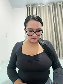 Snapshot of rousee69_ chatting on 06/19/26, 12:04 rousee69 online show from 06/19/26, 12:04