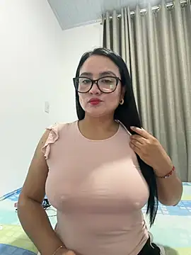 Snapshot of rousee69_ chatting on 06/28/26, 12:27 rousee69 online show from 06/28/26, 12:27