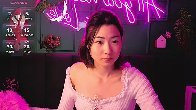 Snapshot of Runi_Asian chatting on 06/05/26, 01:01 Runi Asian online show from 06/05/26, 01:01