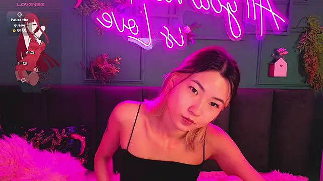 Snapshot of Runi_Asian chatting on 07/15/26, 01:22 Runi Asian online show from 07/15/26, 01:22