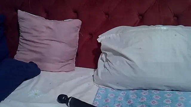 Queenleahx online show from 06/18/26, 06:02