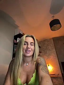 Snapshot of CharlottemilfUKx chatting on 05/21/26, 11:34 CharlottemilfUKx online show from 05/21/26, 11:34