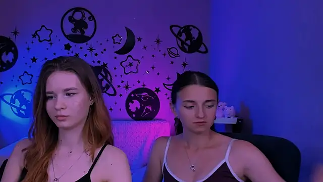 caroline honeyy online show from 07/21/26, 08:33