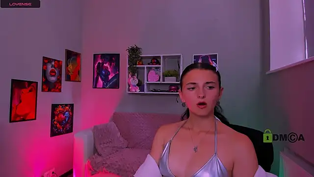 caroline honeyy online show from 07/28/26, 12:59