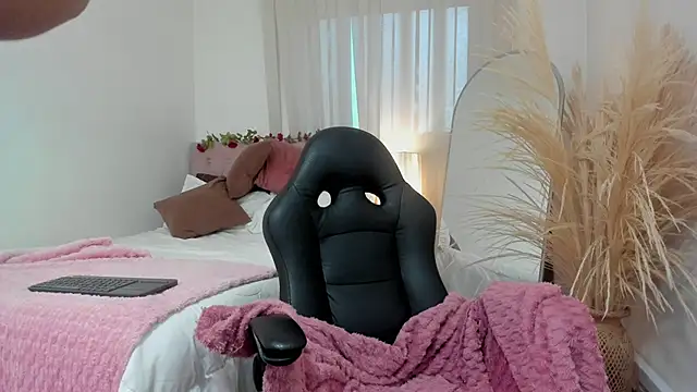 Charlotte pleasure online show from 06/11/26, 10:46