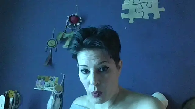 Snapshot of Estrella_40 chatting on 05/17/26, 05:09 Estrella 40 online show from 05/17/26, 05:09