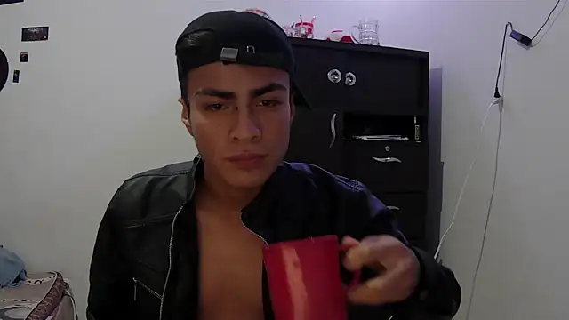 Snapshot of Fenix_hardcock chatting on 05/18/26, 11:16 Fenix hardcock online show from 05/18/26, 11:16