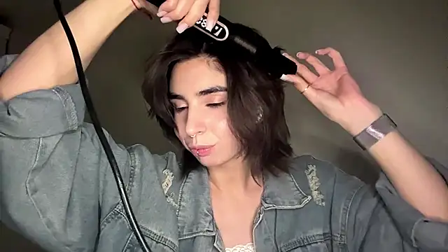 JessiaRuezga online show from 05/17/26, 12:56