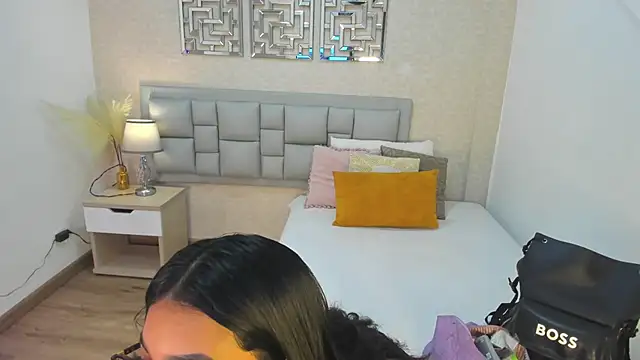 Snapshot of luna25__ chatting on 05/29/26, 11:41 luna25 online show from 05/29/26, 11:41