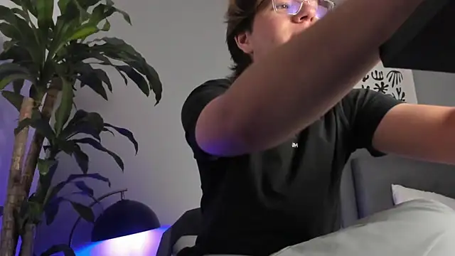 Snapshot of LucasMoraless chatting on 05/25/26, 01:28 LucasMoraless online show from 05/25/26, 01:28