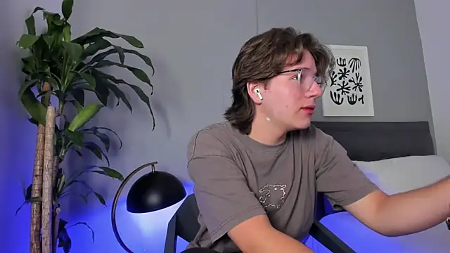 Snapshot of LucasMoraless chatting on 05/28/26, 01:52 LucasMoraless online show from 05/28/26, 01:52