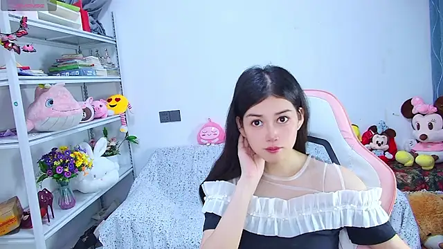 Snapshot of QinQin-888 chatting on 06/17/26, 10:50 QinQin-888 online show from 06/17/26, 10:50