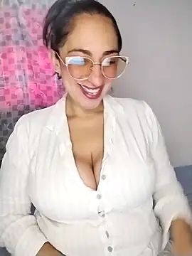 Snapshot of Pamela_sa chatting on 05/27/26, 05:43 Pamela sa online show from 05/27/26, 05:43
