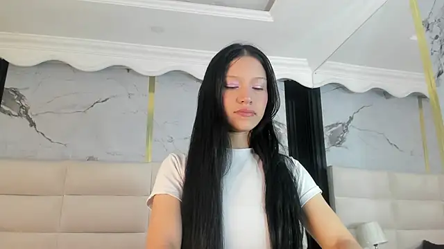 SophiieCalloway1 online show from 06/01/26, 03:14