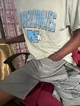 Snapshot of Inuchethi chatting on 03/14/25, 01:27 Inuchethi online show from 03/14/25, 01:27