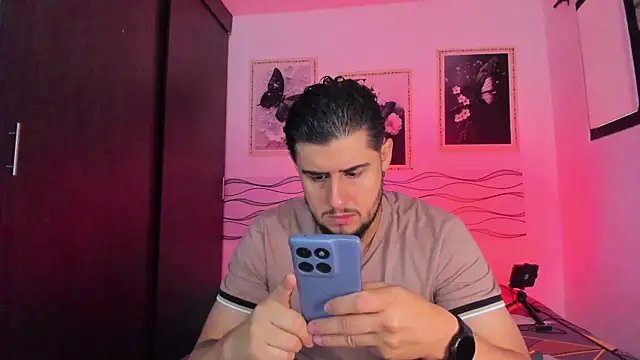 Snapshot of Ryan_evannss_ chatting on 05/22/26, 01:06 Ryan evannss online show from 05/22/26, 01:06