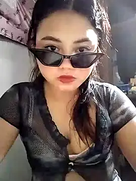 Snapshot of lie_louron chatting on 05/22/26, 03:28 lie louron online show from 05/22/26, 03:28