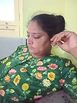 Snapshot of mynatamil143 chatting on 06/11/26, 01:49 mynatamil143 online show from 06/11/26, 01:49