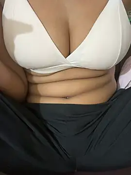 Snapshot of Poonam-Ray chatting on 06/17/26, 06:27 Poonam-Ray online show from 06/17/26, 06:27