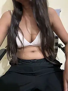 Snapshot of Poonam-Ray chatting on 06/19/26, 05:28 Poonam-Ray online show from 06/19/26, 05:28