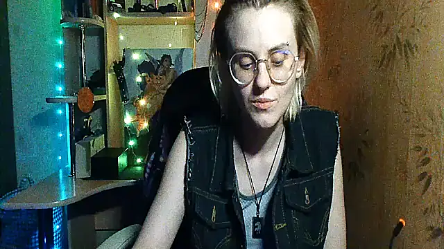 Snapshot of __Freya___ chatting on 05/19/26, 09:32 Freya online show from 05/19/26, 09:32