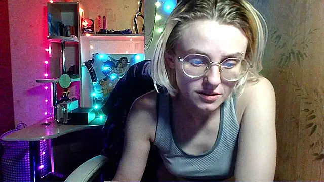 Snapshot of __Freya___ chatting on 05/20/26, 11:55 Freya online show from 05/20/26, 11:55