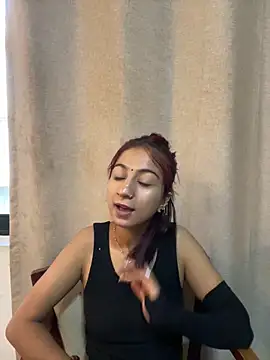 Snapshot of Juliywant chatting on 05/17/26, 11:39 Juliywant online show from 05/17/26, 11:39
