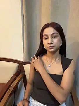 Snapshot of Juliywant chatting on 05/19/26, 02:45 Juliywant online show from 05/19/26, 02:45