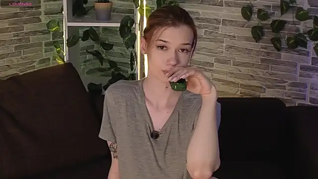 OliviaFoxsis online show from 05/16/26, 06:43