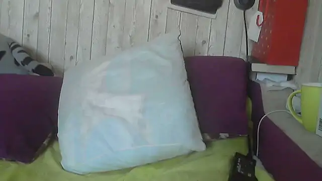 Snapshot of Bella--White chatting on 06/08/26, 05:30 Bella--White online show from 06/08/26, 05:30