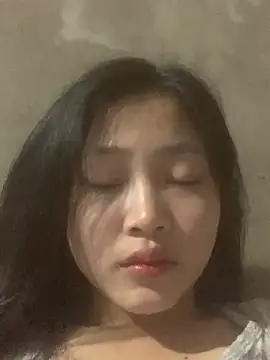 Snapshot of hinami-lo chatting on 05/23/26, 04:50 hinami-lo online show from 05/23/26, 04:50