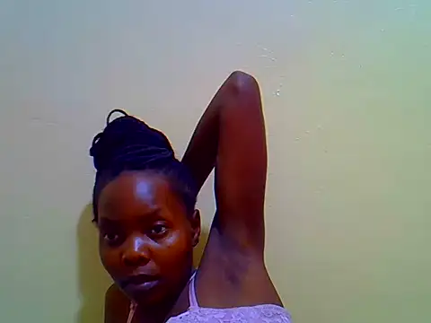 Snapshot of Maqueilah_ chatting on 06/24/26, 01:43 Maqueilah online show from 06/24/26, 01:43