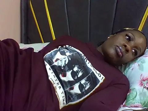 Snapshot of Curvyqueeh chatting on 07/01/26, 09:00 Curvyqueeh online show from 07/01/26, 09:00