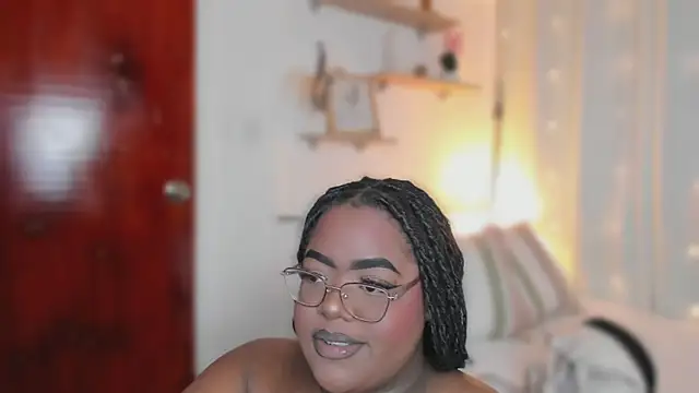 Snapshot of Ayanaa_Ebony_ chatting on 05/19/26, 11:27 Ayanaa Ebony online show from 05/19/26, 11:27