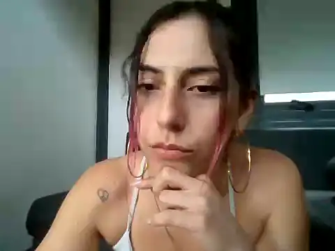 Snapshot of LatinDolliee chatting on 07/13/26, 06:22 LatinDolliee online show from 07/13/26, 06:22