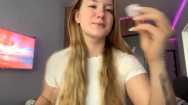 Snapshot of Lisi_Kiss_ chatting on 05/27/26, 10:12 Lisi Kiss online show from 05/27/26, 10:12