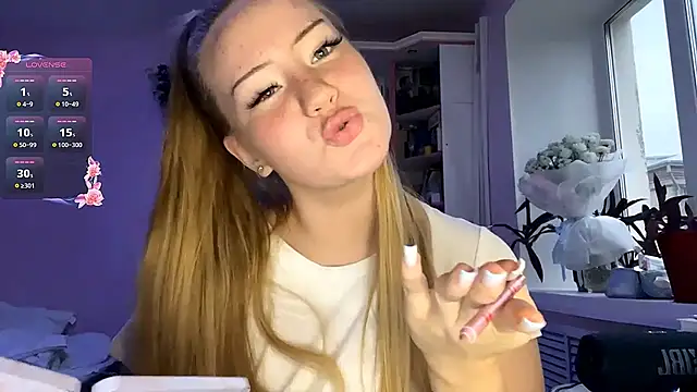 Snapshot of Lisi_Kiss_ chatting on 06/30/26, 05:25 Lisi Kiss online show from 06/30/26, 05:25